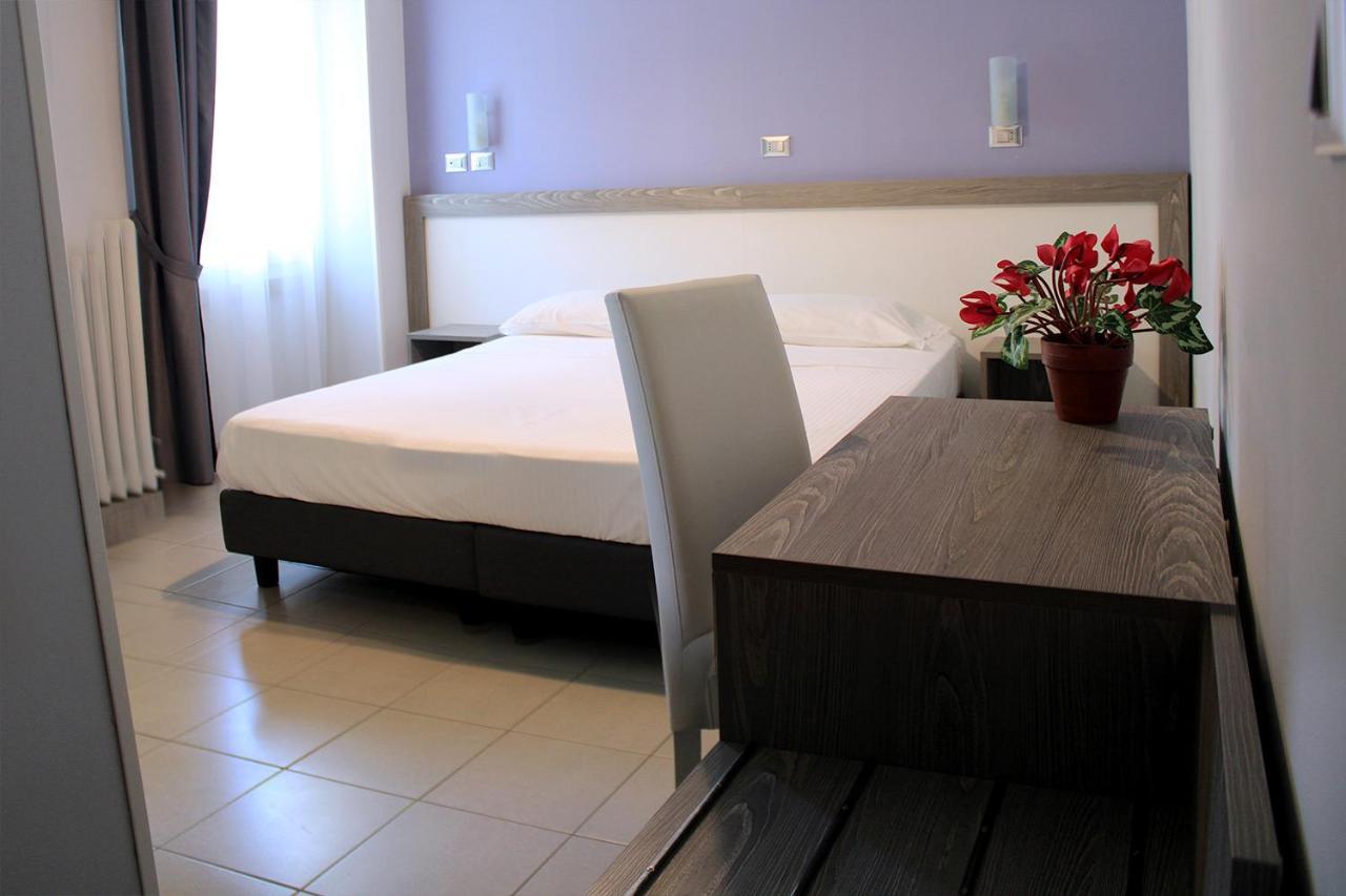 Poggio Rusco Hotel Savoia מראה חיצוני תמונה